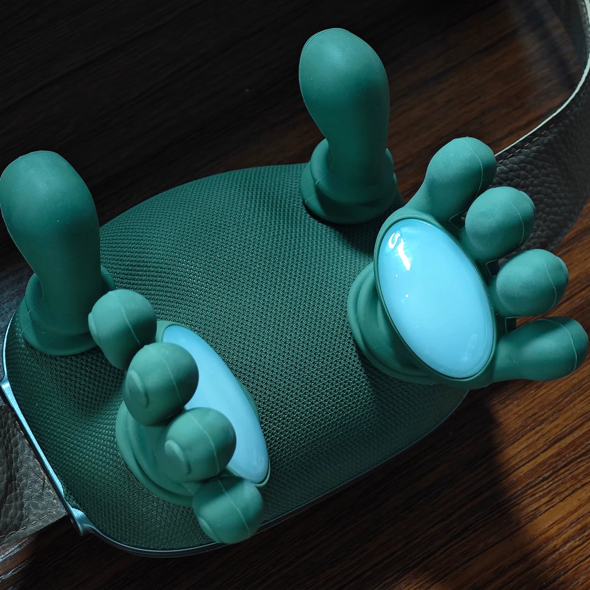 Master Hand Neck & Shoulder Massager Cervical Spine Massager Bionic Finger Heated Neck & Shoulder Massager